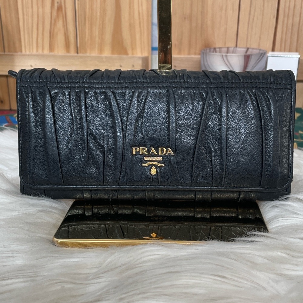 Prada Nappa Gaufre leather continental wallet with gold hardware - Picture 2 of 15